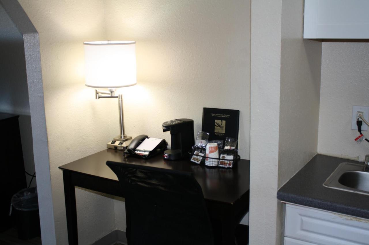 Quality Inn & Suites Wichita Falls I-44 Екстер'єр фото