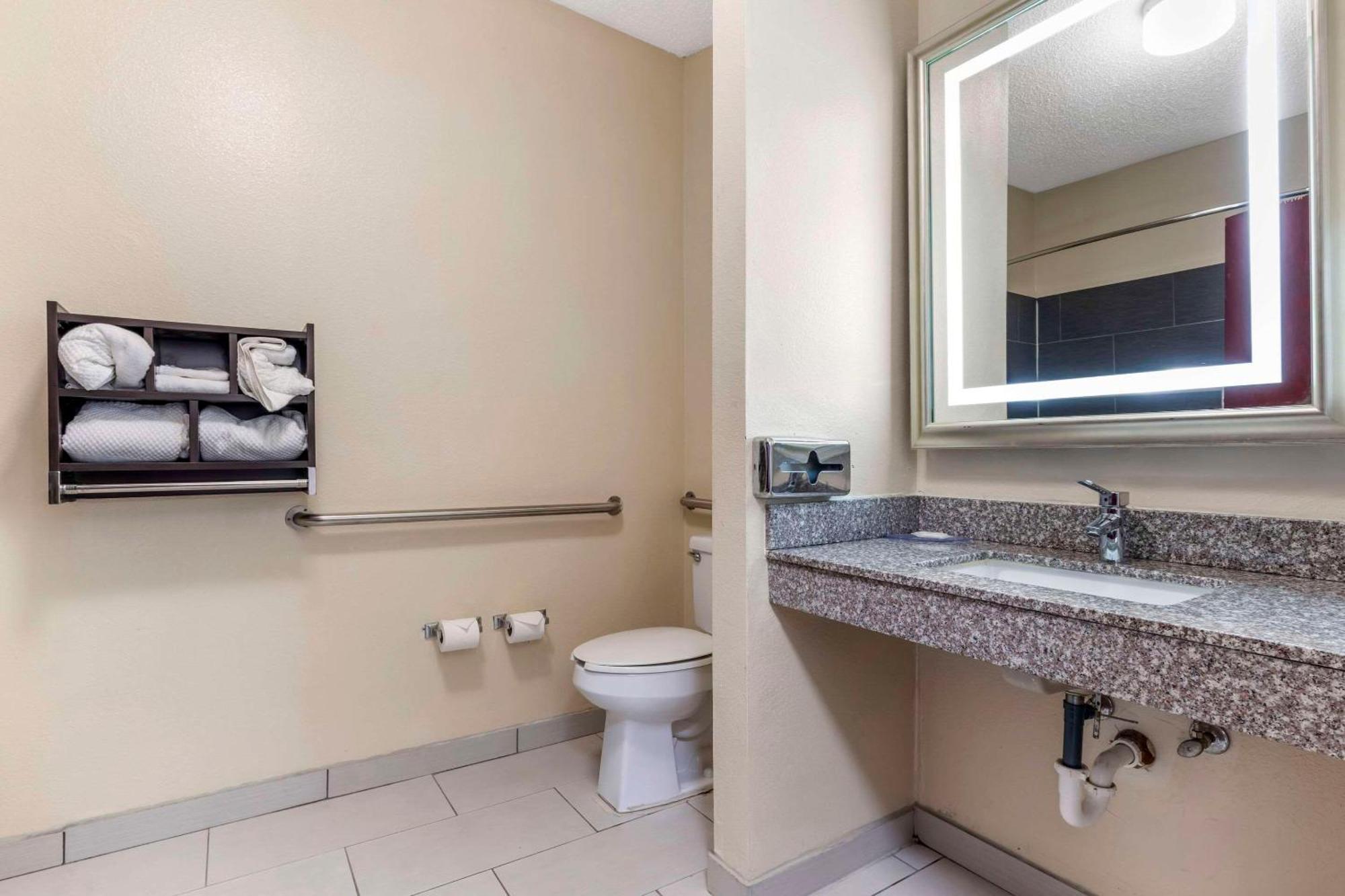 Quality Inn & Suites Wichita Falls I-44 Екстер'єр фото